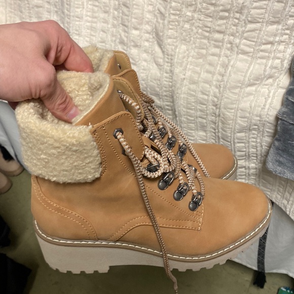 Dolche vita boots. Worn once - Picture 1 of 3